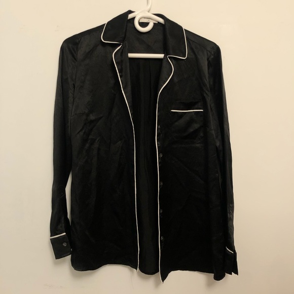 The Group by Babaton
Lamour Silk Button-Up IN BLACK - Picture 3 of 4